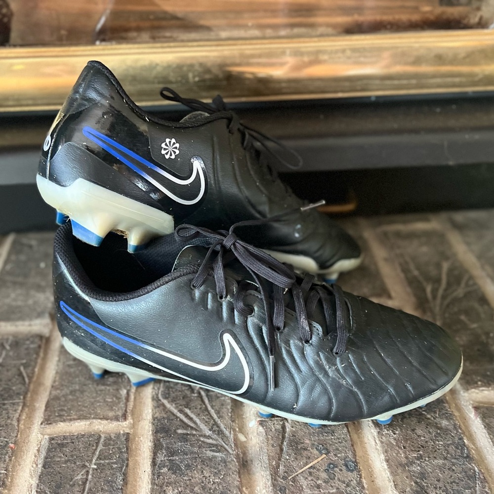 Nike Tiempo Legend 10 Club Multi-Ground Soccer Cleats